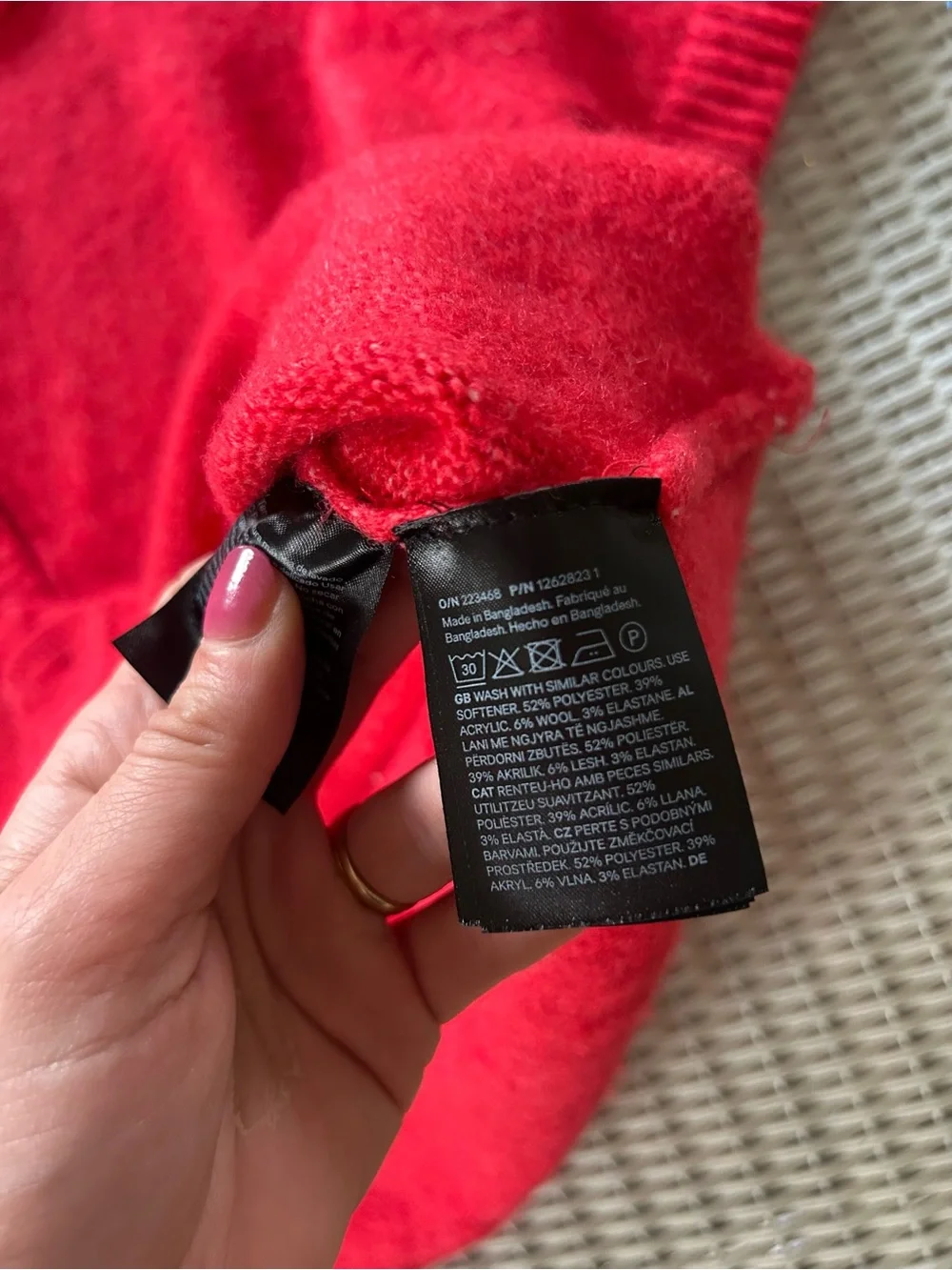 H&M Red Short-Sleeve Buttoned Knit Cardigan - Picture 2 of 4